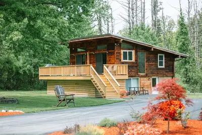 Image de Umana's Cabin, cozy, comfy, 5+ acres of land