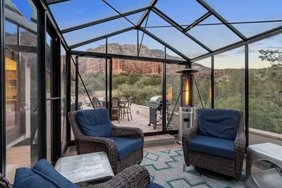 Image de Experience luxury in this 4-bedroom Sedona Secluded home with Red Rock views.