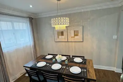 Image de City Comfort Meets Nature – Walk to Lake & Trails