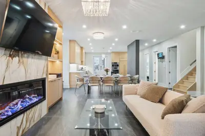 Image de Luxury 4 Bedroom Retreat Steps to Yorkdale Mall
