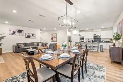 Image de Spacious 5-bedroom villa in excellent Ontario with Ac Near Airport 9 Beds