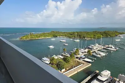 Image de 1 bdrm Island Escape with Ocean Views & Family Comfort