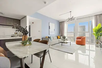 Image de Silkhaus Chic 2br in Horizon Tower near Beach