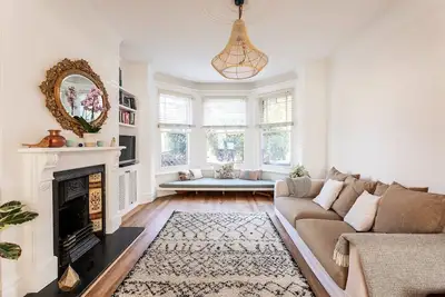 Image de Stylish 3-Bed Home with Garden in Dollis Hill