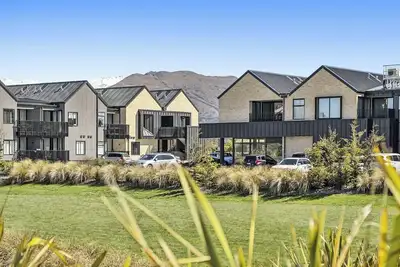 Image de New 2-bed, 2-bath apartment in Northlake, Wanaka. Comfort and convenience!