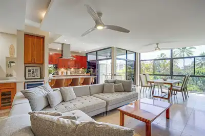 Image de 1 Mi to Beach, Remote Work Hub: Modern Kailua Gem!