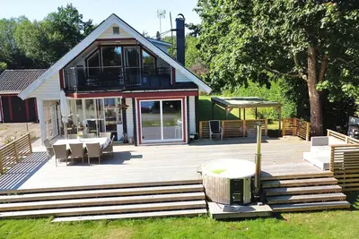Image de Villa Seeblick – Lakeside Retreat with Hot Tub, Sauna & Boat Access