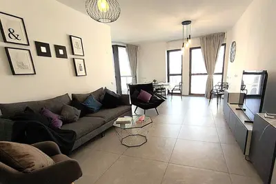 Image de City Ctr Retreat! New, Spacious, Steps To All The Action - W/Terrace & Parking