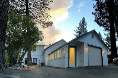 Image de Family Friendly, Charming Truckee Getaway, Walk to Shops & Dining