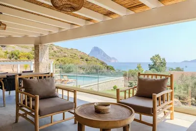 Image de Contemporary Coastal Living: The New Villa Muvrunara