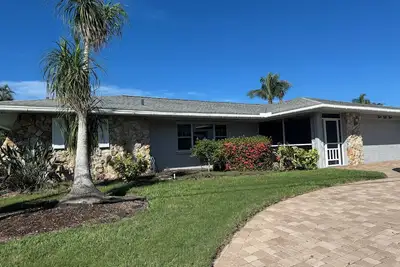 Image de Soothing 3-bedroom house with pool and boat dock in Osprey