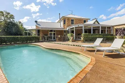 Image de The Entertainer's Estate with Pool