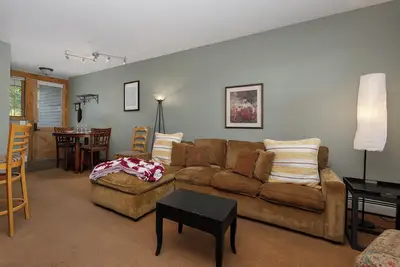 Image de Family friendly 2 bedroom, mt views, close to slopes and summer activities