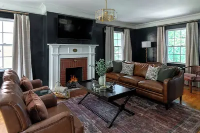 Image de Hot tub | Newly Renovated | Coffee + Espresso Bar | Poker | 3 mi to Buffalo Trace