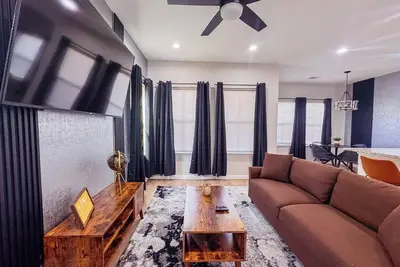 Image de Modern Luxury Near Houston’s Hotspots