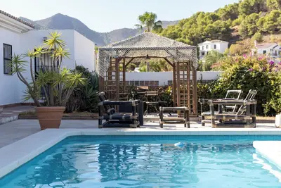 Image de Charming villa with pool, views and unique style.