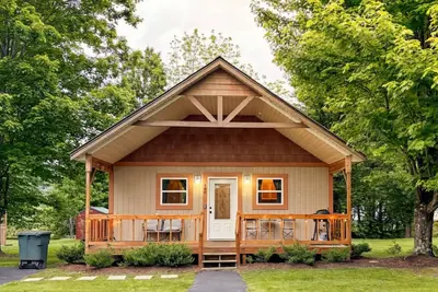 Image de Junaluska Creek Cabin - Cozy 2-bedroom cabin in charming Andrews with Ac