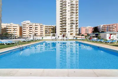 Image de Apt. 'Camões Vue Mer 10 D', face à la plage, Wi-Fi, climatisation et piscine