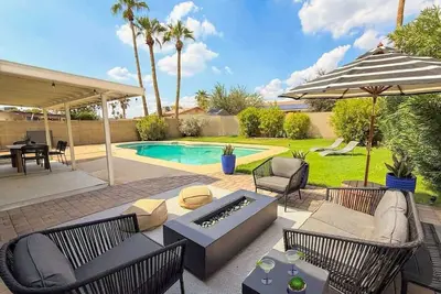 Phoenix Family Retreat-Heated Pool, Firepit, Golf