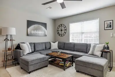 Holiday & Grad Getaway • Near Uga & Five Points