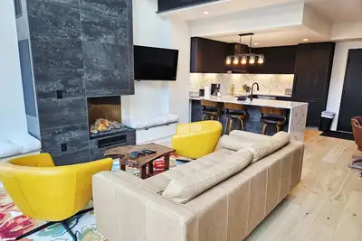 Image de New! Village Core 2br+Loft - Five Needles 419 Condo