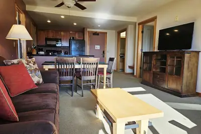 Image de New! White Pine 412 - Family 2br Sleeps 7 w/ Balcony