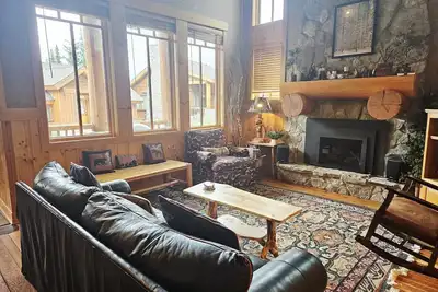 Image de New! Ski-In/Out Cabin 7 - Hot Tub & Lake Retreat