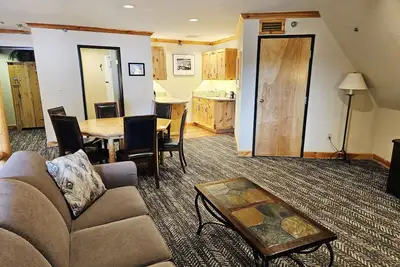 Image de New! Selkirk Premier King - Balcony Suite w/ Views