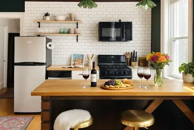 Image de 5 Beds 1 King 4 Queen-Size Beds Beautiful Spacious 1 Bedroom 1 Bath Apartment