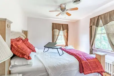 Image de Workspace & Free Parking | Close to Colleges + Shops