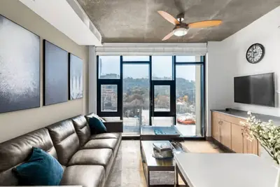 Image de Prime 2br Stay | Five Points & Nightlife 7th