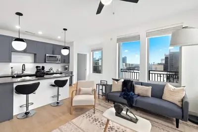 Image de Upscale 2br Near Regions Field + Park