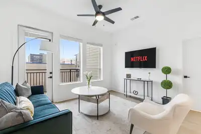 Image de Walk to Regions Field + Railroad Park | 2br