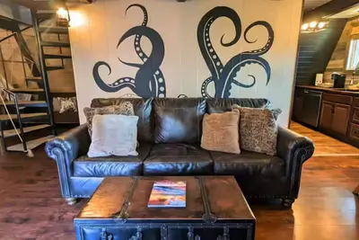 Image de 1br Pirate Beach Villa - Walk to Beach - Pet-Friendly, Sleeps 7