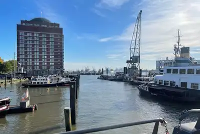 Image de Spacious vacation home for groups & families. Check availability now.