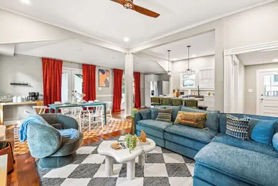 Spacious 4bd - Sleeps 10 - Movie Night & Bbq