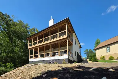 Image de Beautiful lake front retreat with Dock, Deck, Wi-Fi and gameroom - gated resort