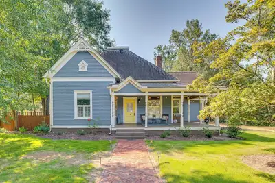 Image de Walk to McDonough Square: Historic Home w/ Yard!