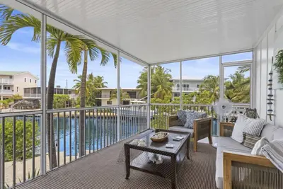 Image de Spectacular Keys home-corner canal, hot tub, tiki