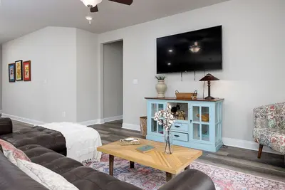 Image de 4-bedroom house in superb Independence with Ac