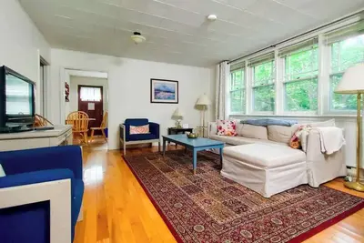 Image de Cobblestone  2-Bedroom Cottage #2 \"Graham\"