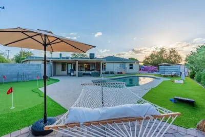 Central Phoenix Pickleball Pool Mini Golf Fun Yard