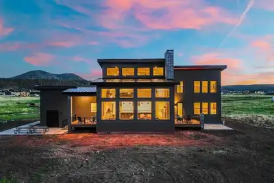 Image de The Bluebird Flagstaff, Jacuzzi, Sleeps 26