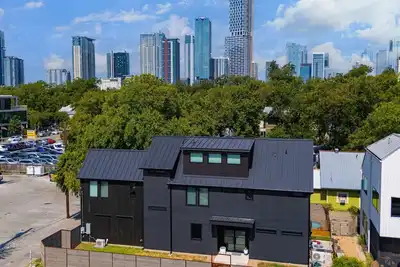 Image de Walk to Downtown! Sleeps 18! MiniPutt  + GameRoom!