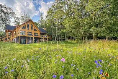 Image de New: Modern Cabin Home with Free Golf + More