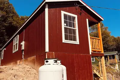 Image de Charming 2-bedroom Red cabin close to Carrabassett valley and Kingfield