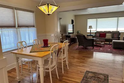 Image de Exquisite Home: Stay here for more value, comfort and Fun