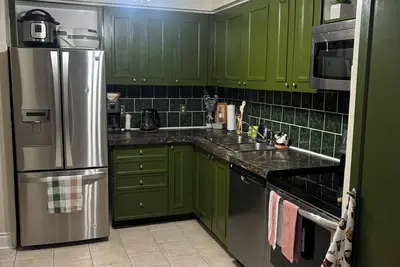 3 bedroom- Cozy Hamilton Townhouse