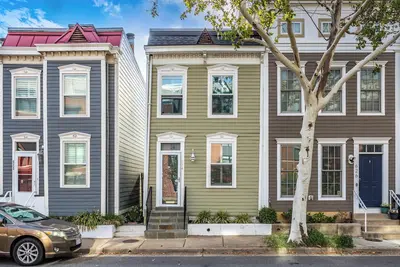 Image de Historic Old Town 3br • Walk to Metro & Free Parking