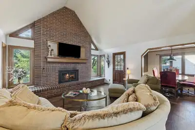 Image de Spacious House - Fire Pit- Pool Table -Arcade Games- Sleeps up to 16